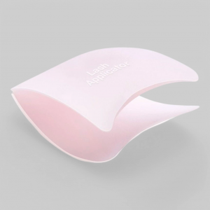 Приспособление для приклеивания подиумных ресниц.