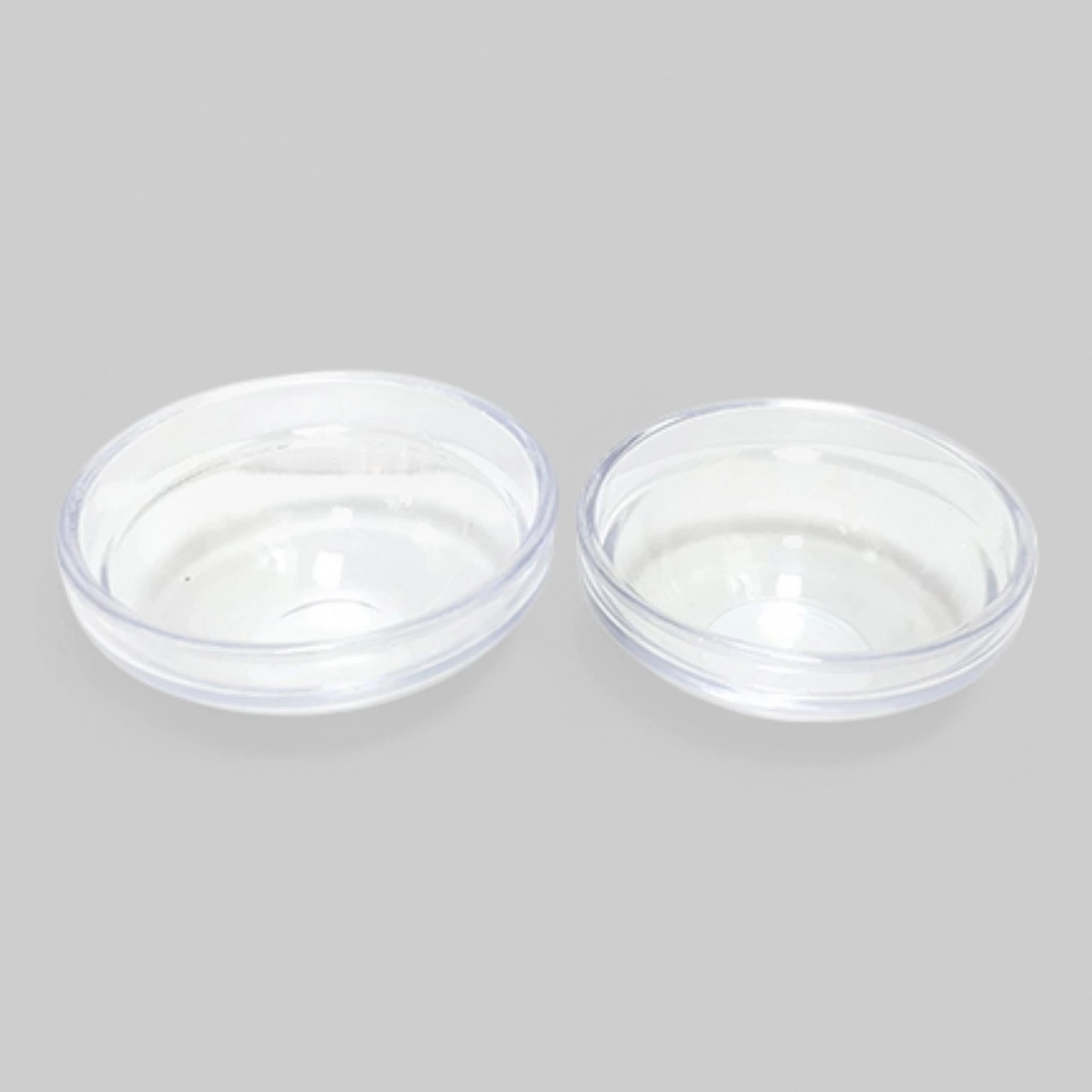 Набор чашечек для окраски бровей двух размеров.