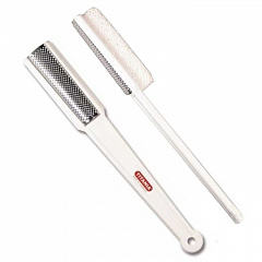 Двухсторонняя терка для ног с ручкой, металлическая мягкая\белая минеральная пемза, длина 17,5см.